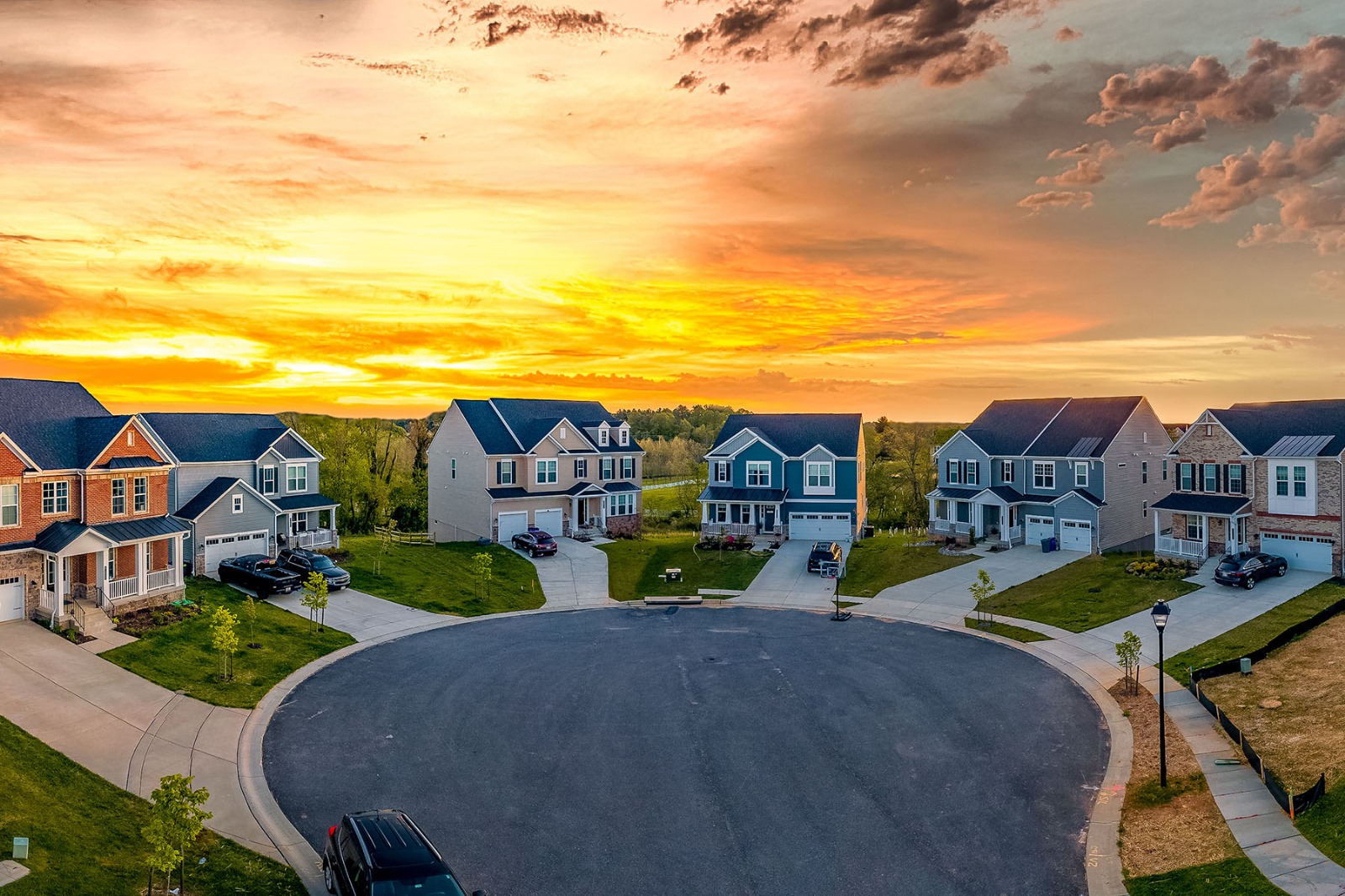 Homes with residential garage doors in the DMV